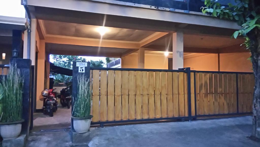 Puji Homestay ماتارام المظهر الخارجي الصورة